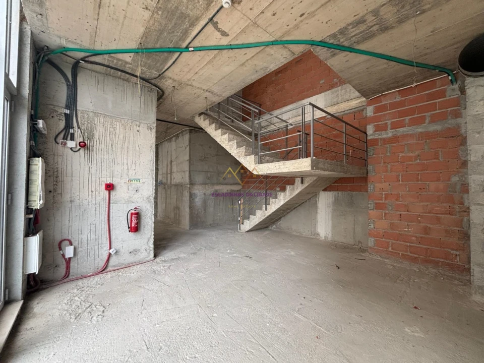 Loja para Arrendamento em Lumiar Foto 12