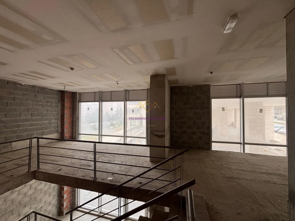 Loja para Arrendamento em Lumiar Foto 4