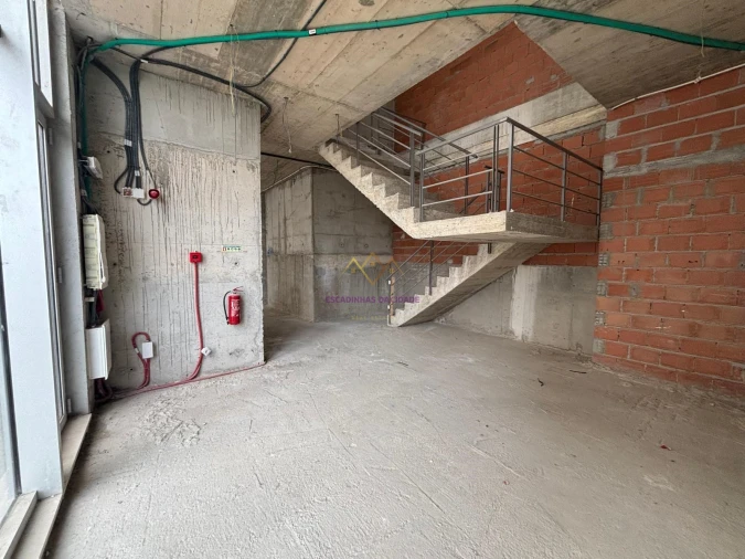 Loja para Arrendamento em Lumiar Foto 7