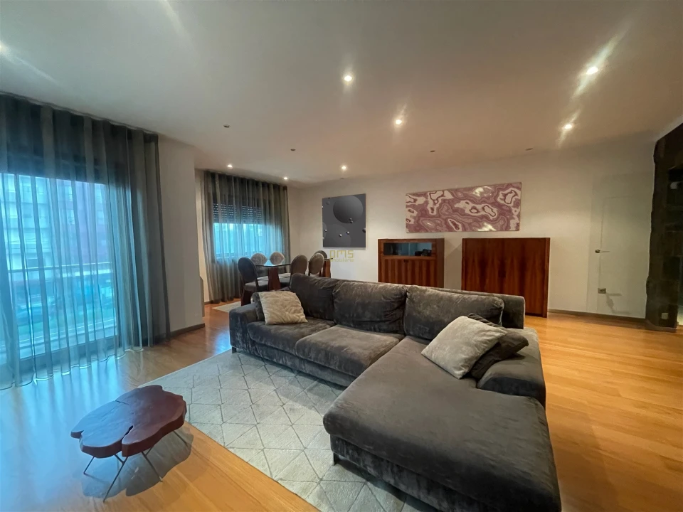 Apartamento T3 para Venda em Mafamude e Vilar do Paraíso Foto 1