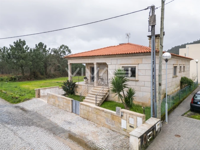 Moradia T3 para Venda em Lama Foto 2