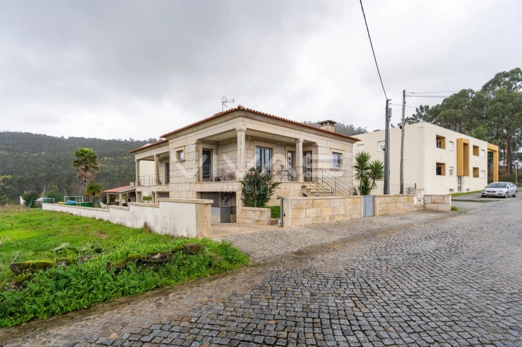 Moradia T3 para Venda em Lama Foto 36