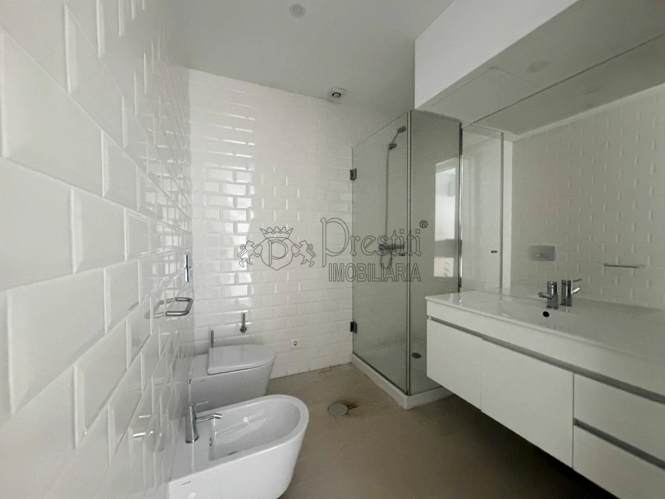 Apartamento T1 para Arrendamento em Oliveira, São Paio e São Sebastião Foto 7