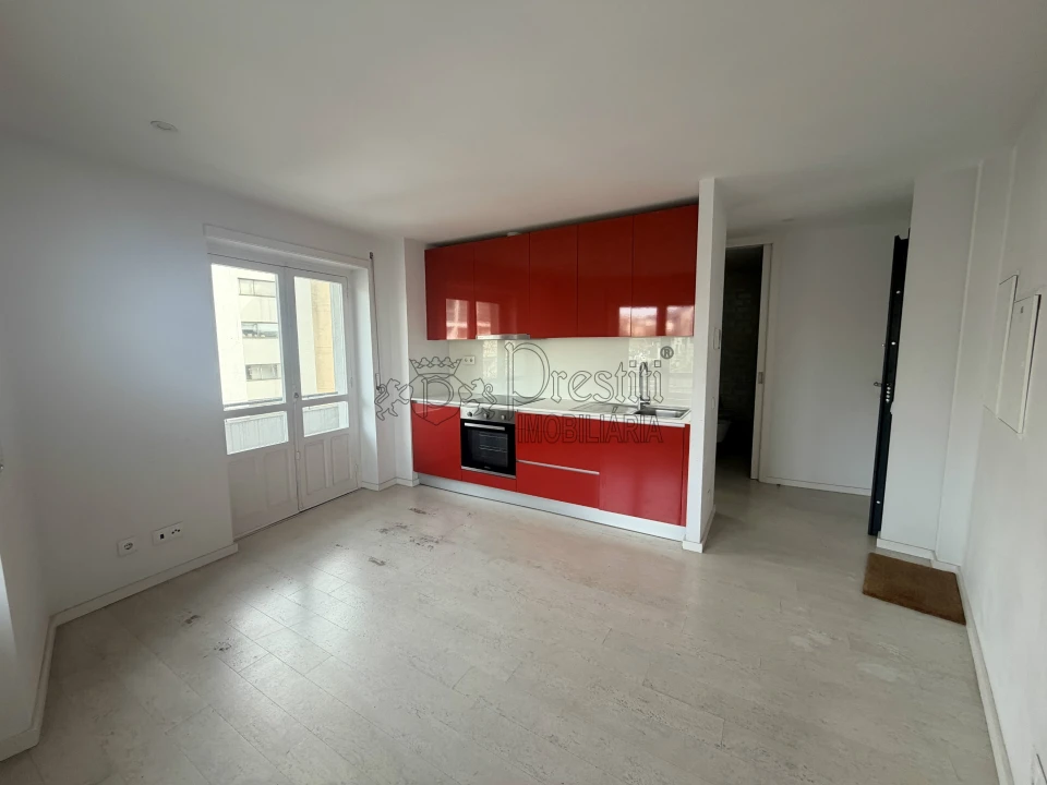 Apartamento T1 para Arrendamento em Oliveira, São Paio e São Sebastião Foto 1