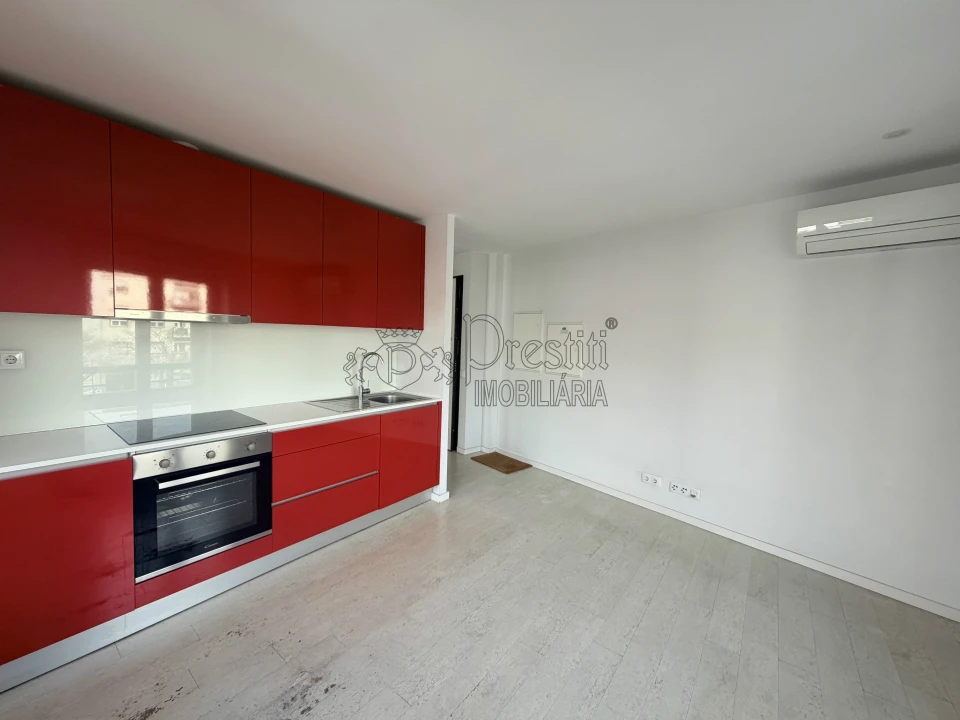 Apartamento T1 para Arrendamento em Oliveira, São Paio e São Sebastião Foto 2