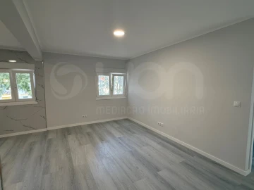 Apartamento T3 para Venda em Laranjeiro e Feijó