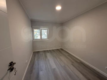 Apartamento T3 para Venda em Laranjeiro e Feijó