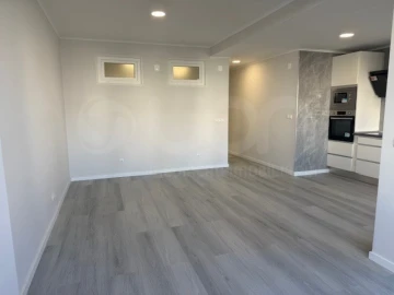 Apartamento T2 para Venda em Oeiras e São Julião da Barra, Paço de Arcos e Caxias