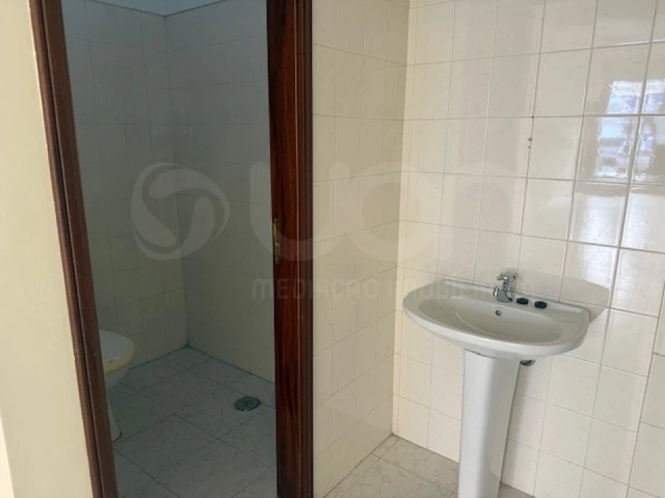 Apartamento para Venda em Cacém e São Marcos Foto 5