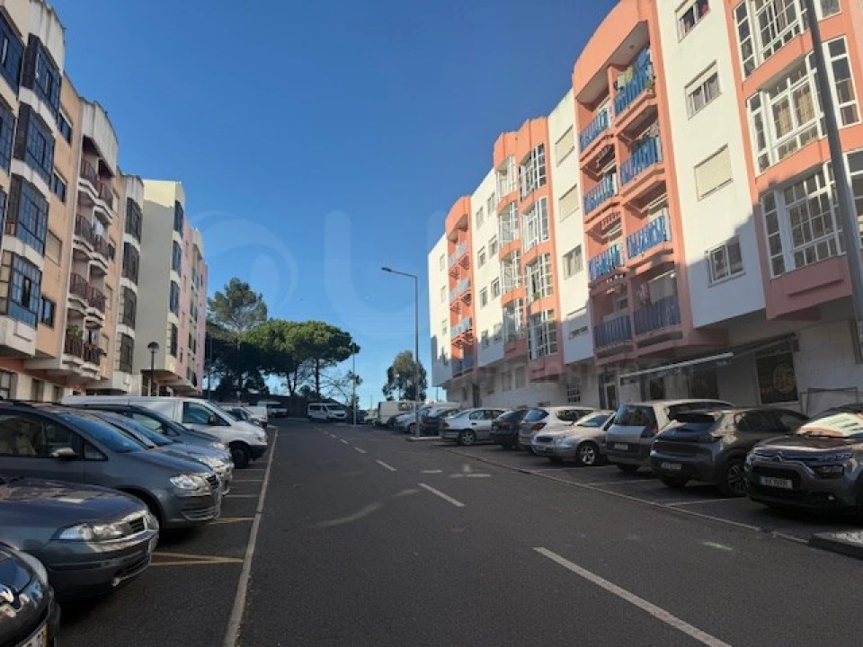 Apartamento para Venda em Cacém e São Marcos Foto 9