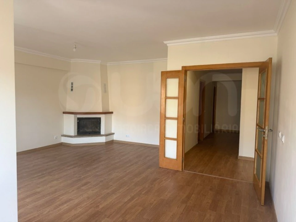 Apartamento T3 para Venda em Rio de Mouro Foto 1