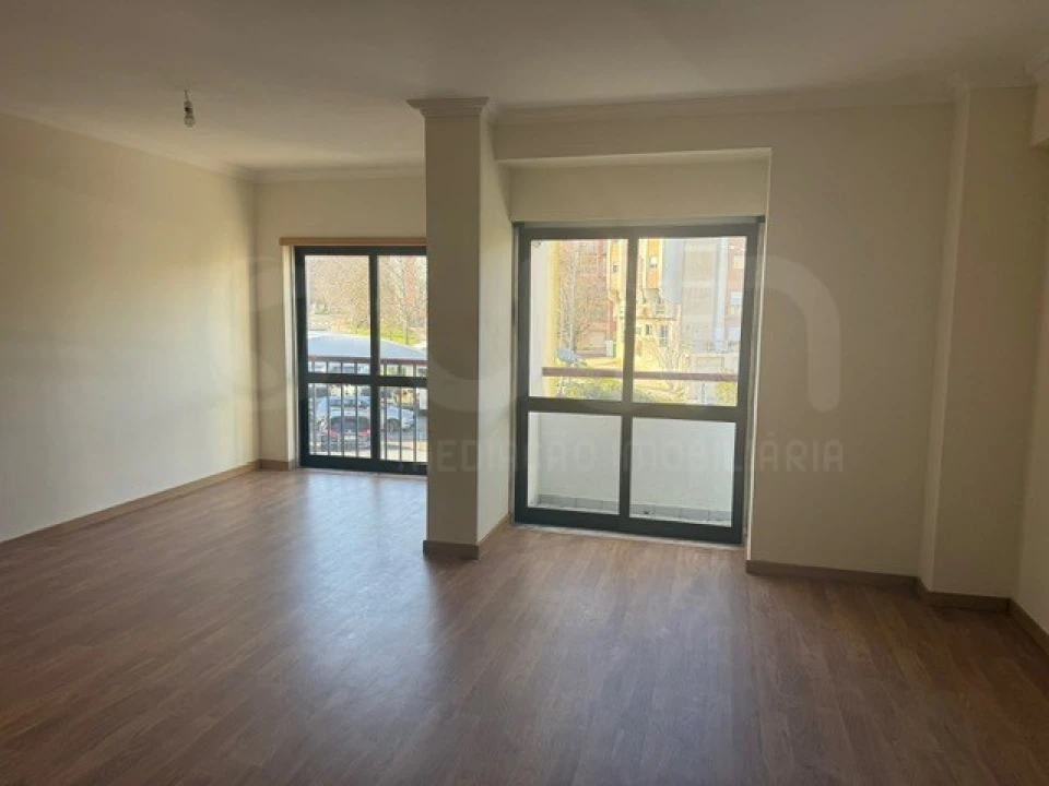 Apartamento T3 para Venda em Rio de Mouro Foto 2