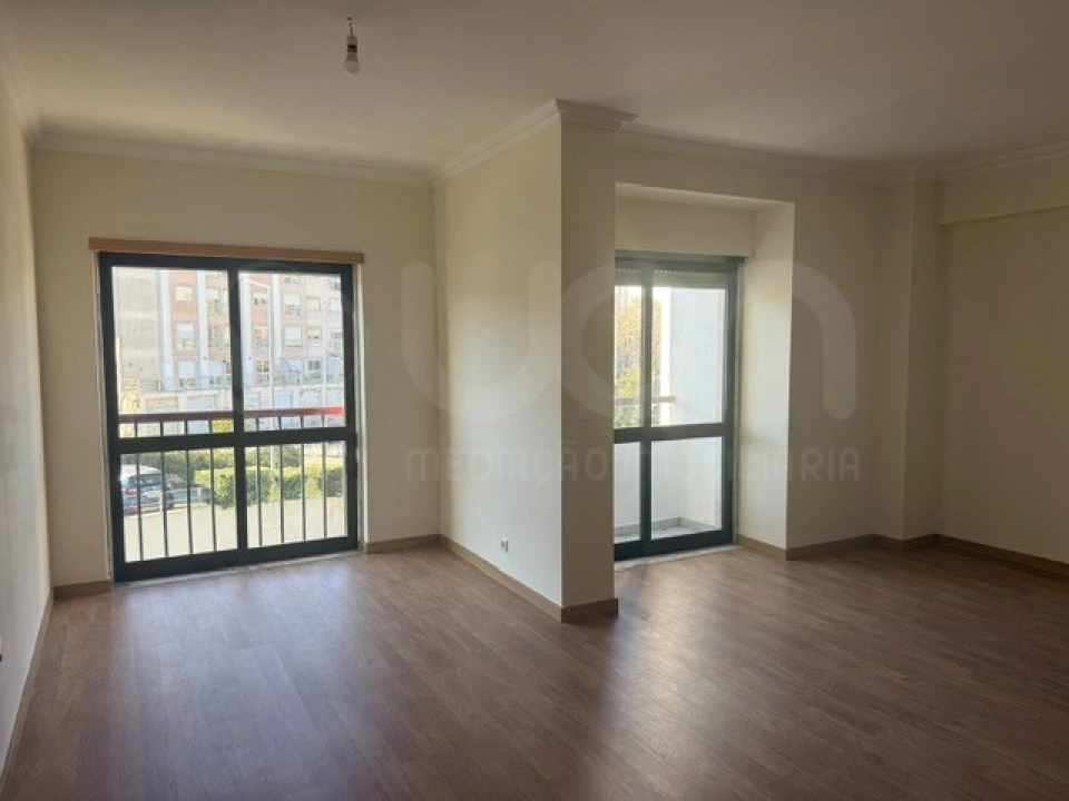 Apartamento T3 para Venda em Rio de Mouro Foto 3