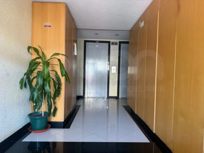Apartamento T3 para Venda em Rio de Mouro Foto 17