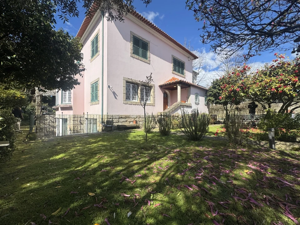 Moradia T7 para Venda em Lordelo do Ouro e Massarelos Foto 1