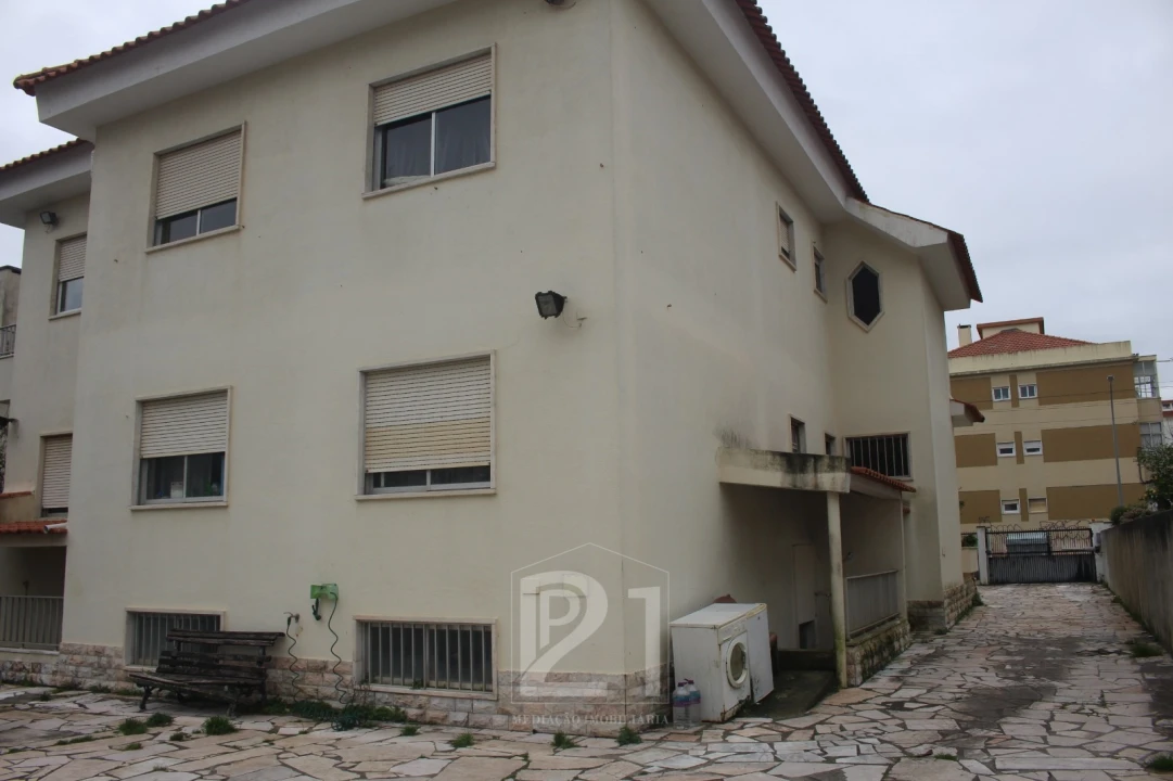 Moradia T5 para Venda em Massamá e Monte Abraão Foto 51