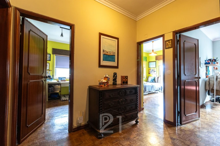 Moradia T5 para Venda em Massamá e Monte Abraão Foto 7