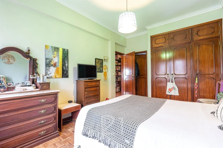 Moradia T5 para Venda em Massamá e Monte Abraão Foto 11