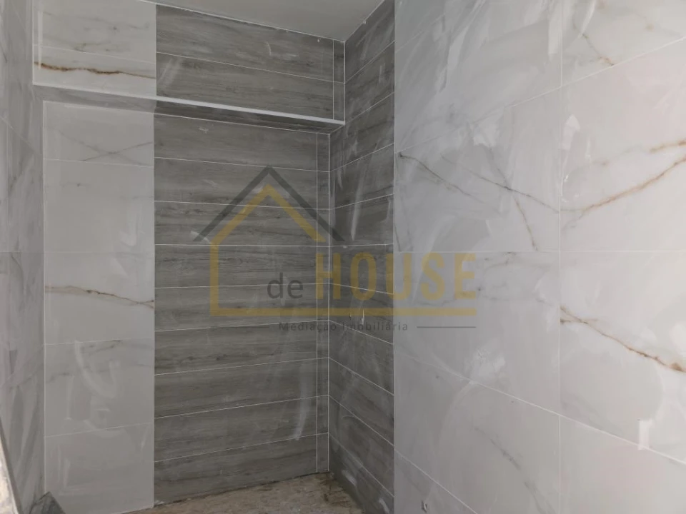 Moradia T3 para Venda em Miragaia e Marteleira Foto 10