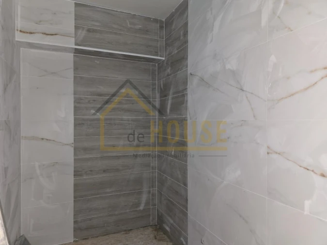 Moradia T3 para Venda em Miragaia e Marteleira Foto 10