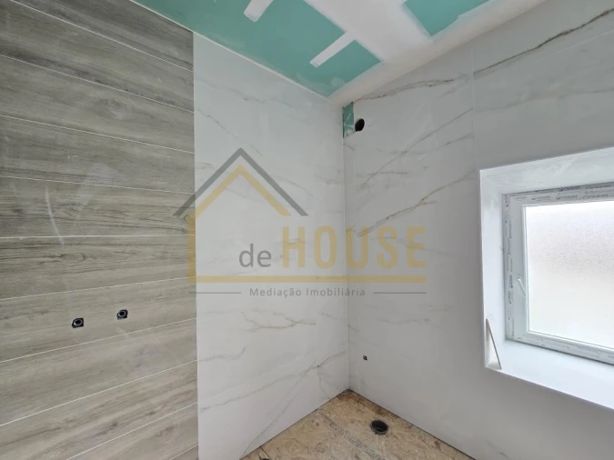 Moradia T3 para Venda em Miragaia e Marteleira Foto 3