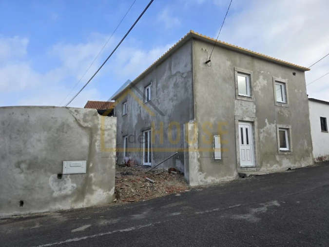 Moradia T3 para Venda em Miragaia e Marteleira Foto 18