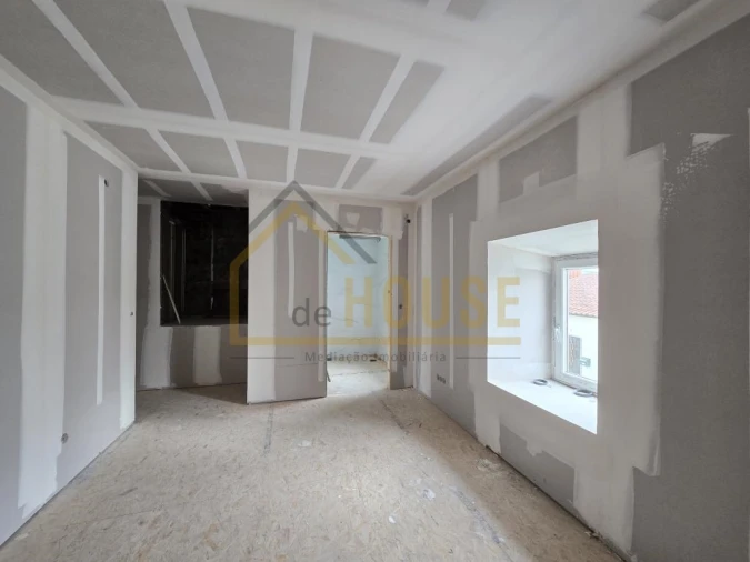 Moradia T3 para Venda em Miragaia e Marteleira Foto 2