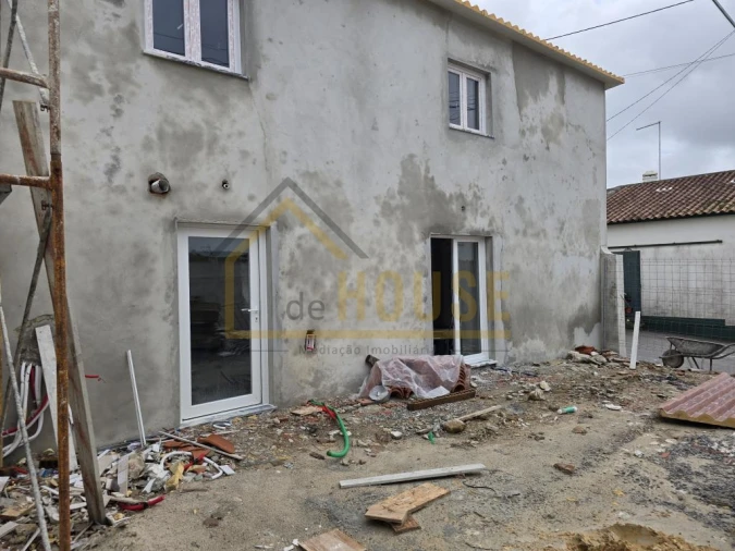 Moradia T3 para Venda em Miragaia e Marteleira Foto 16