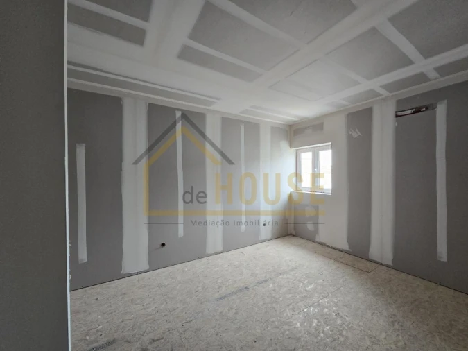 Moradia T3 para Venda em Miragaia e Marteleira Foto 5