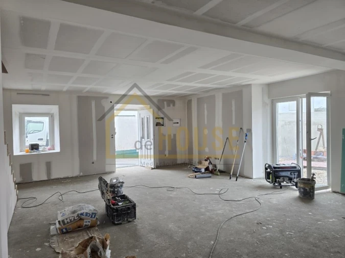 Moradia T3 para Venda em Miragaia e Marteleira Foto 14