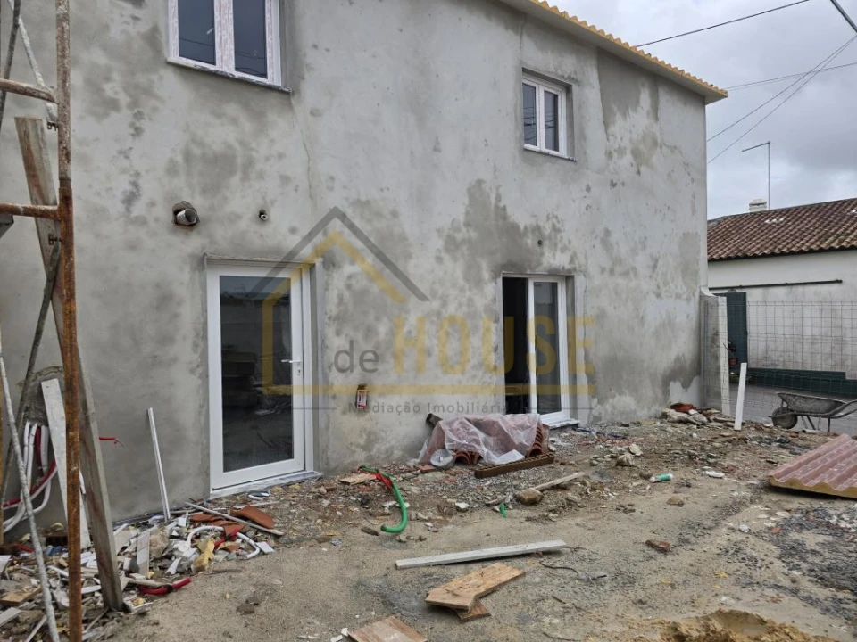 Moradia T3 para Venda em Miragaia e Marteleira Foto 16