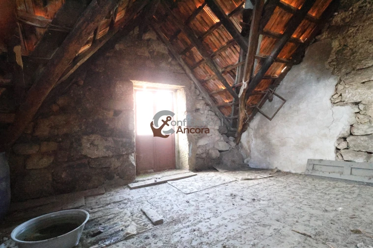 Moradia T0 para Venda em Figueiró da Serra e Freixo da Serra Foto 8