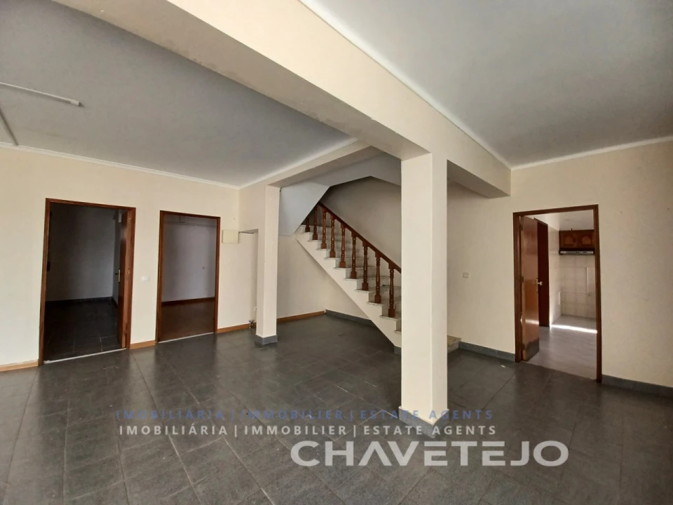 Moradia T4 para Venda em São João Baptista e Santa Maria dos Olivais Foto 8