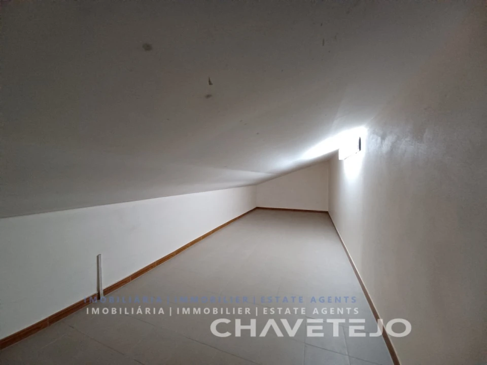 Moradia T4 para Venda em São João Baptista e Santa Maria dos Olivais Foto 27