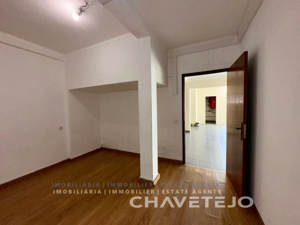 Moradia T4 para Venda em São João Baptista e Santa Maria dos Olivais Foto 29