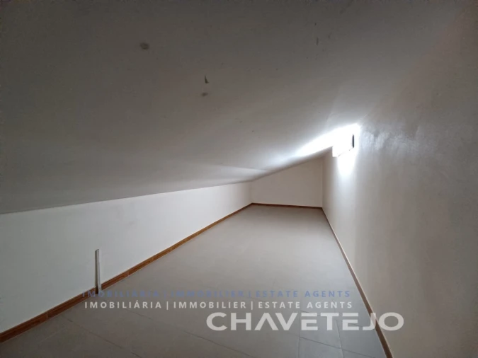 Moradia T4 para Venda em São João Baptista e Santa Maria dos Olivais Foto 27