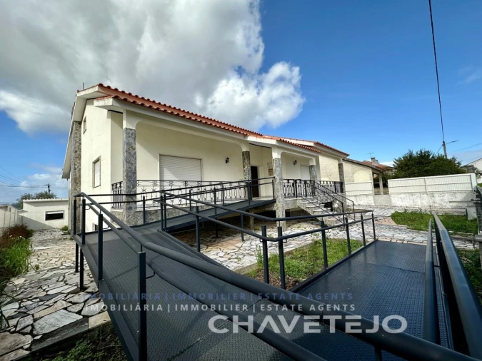 Moradia T4 para Venda em São João Baptista e Santa Maria dos Olivais Foto 3