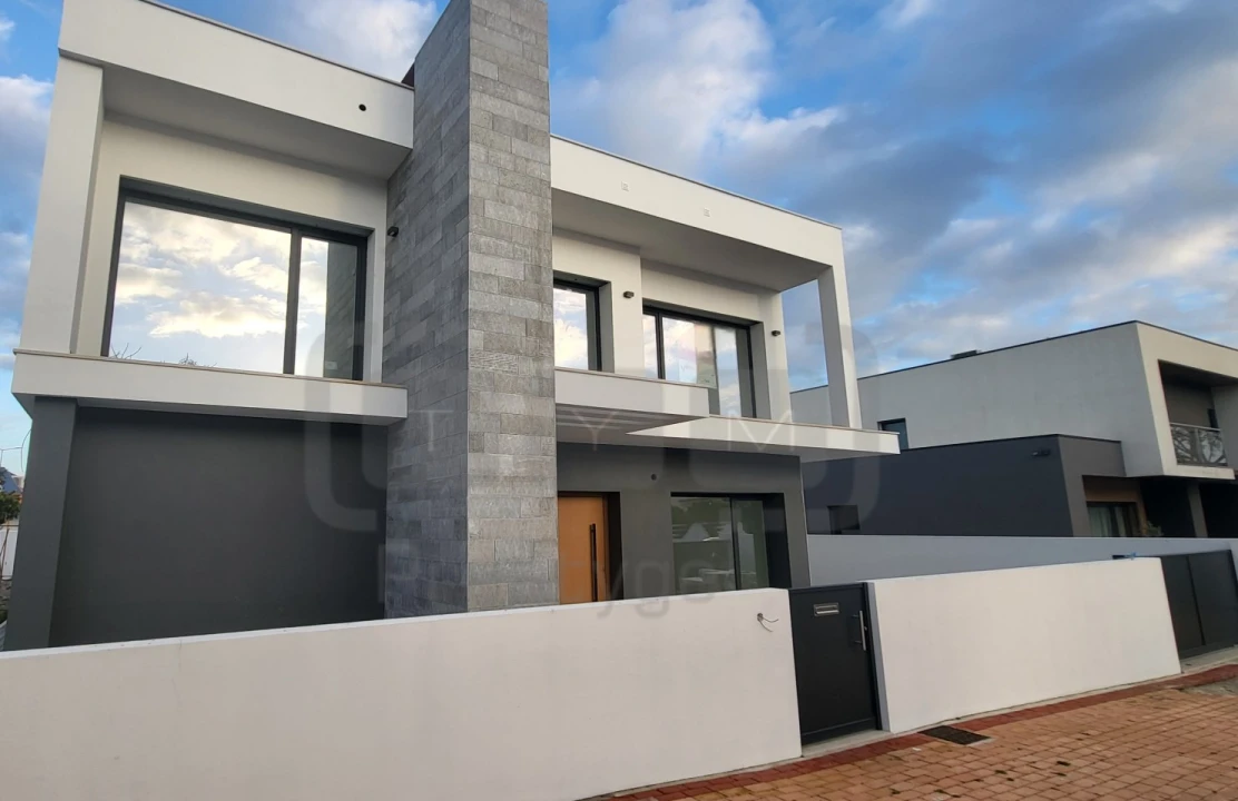 Moradia T5 para Venda em Nossa Sra de Fatima Foto 1