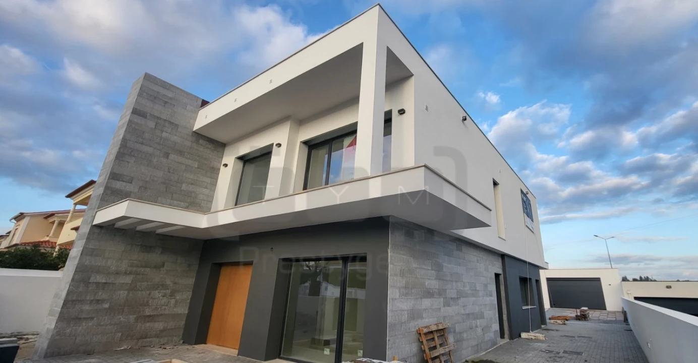 Moradia T5 para Venda em Nossa Sra de Fatima Foto 2