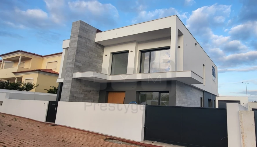 Moradia T5 para Venda em Nossa Sra de Fatima Foto 3