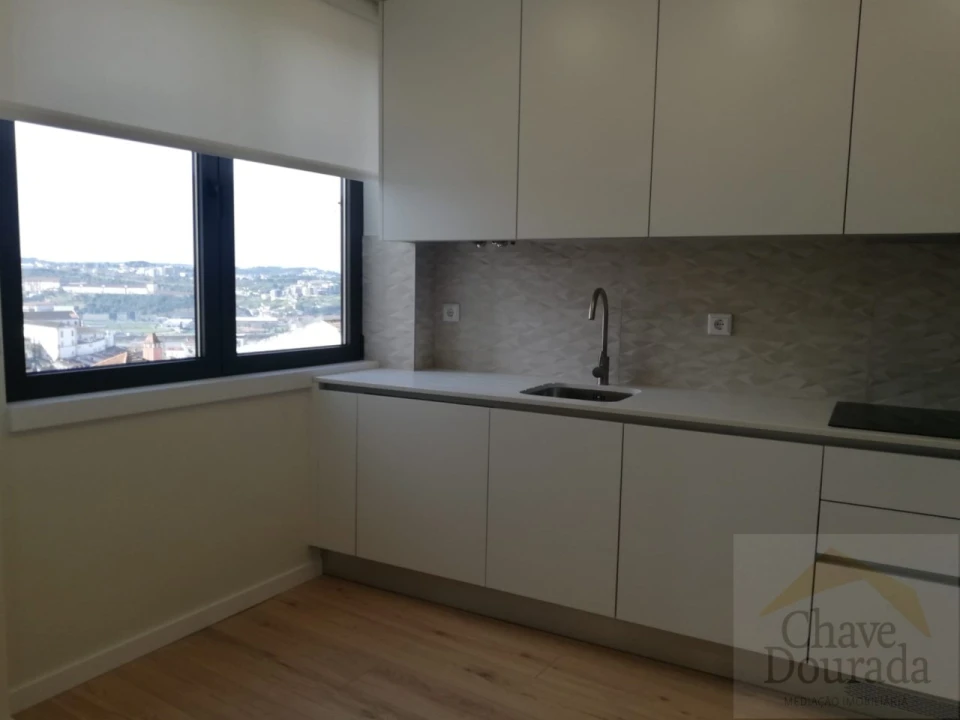 Apartamento T2 para Venda em Santo Antonio dos Olivais Foto 3