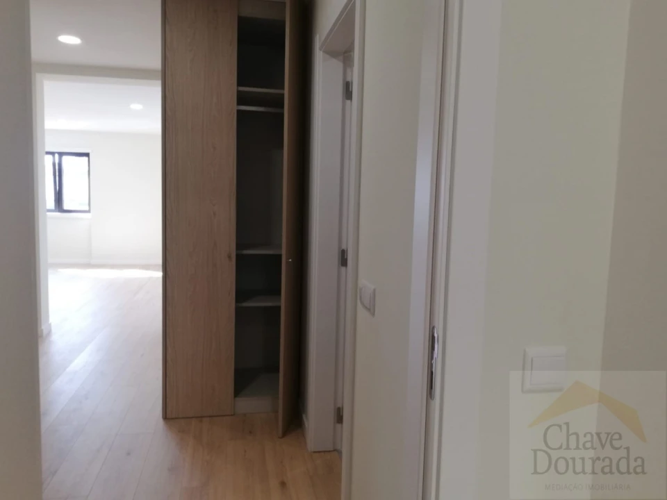 Apartamento T2 para Venda em Santo Antonio dos Olivais Foto 4