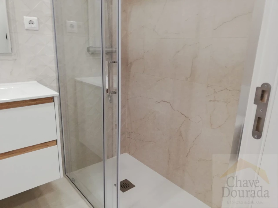 Apartamento T2 para Venda em Santo Antonio dos Olivais Foto 10