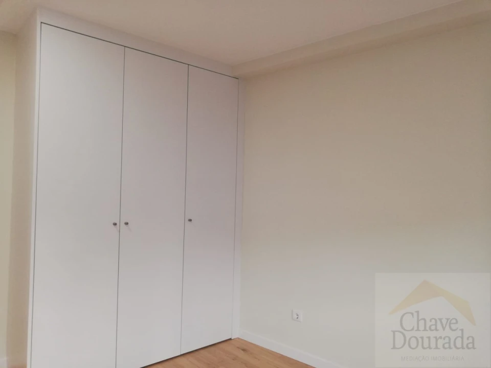 Apartamento T2 para Venda em Santo Antonio dos Olivais Foto 13