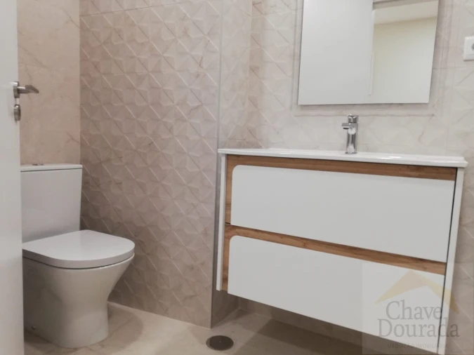 Apartamento T2 para Venda em Santo Antonio dos Olivais Foto 8