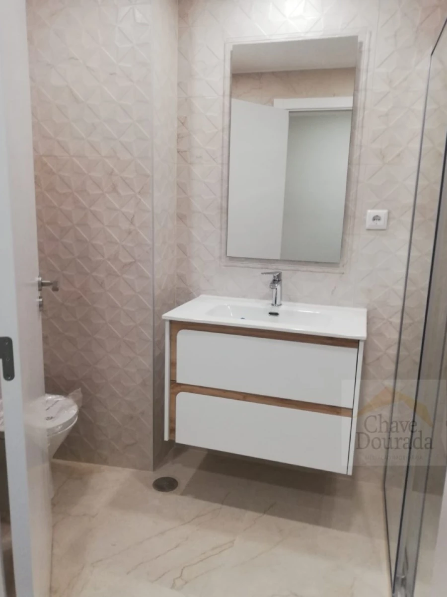 Apartamento T2 para Venda em Santo Antonio dos Olivais Foto 9