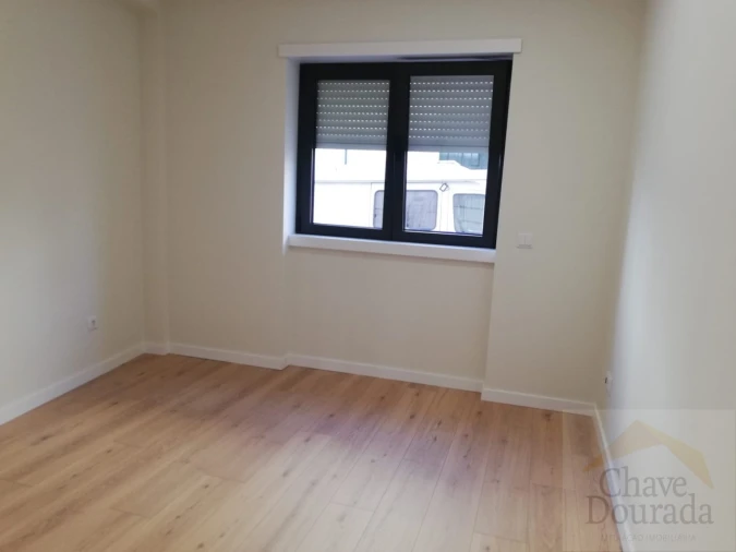 Apartamento T2 para Venda em Santo Antonio dos Olivais Foto 11