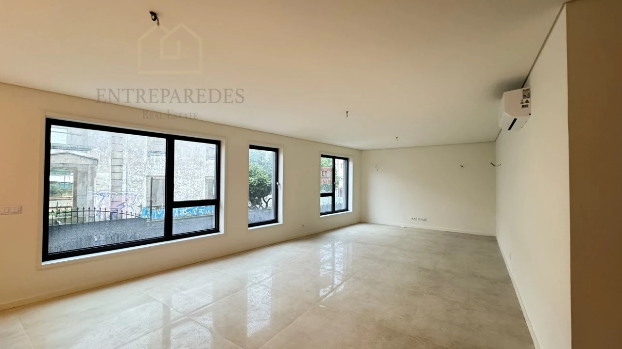 Apartamento T3 para Venda em Cedofeita, Santo Ildefonso, Sé, Miragaia, São Nicolau e Vitória Foto 2