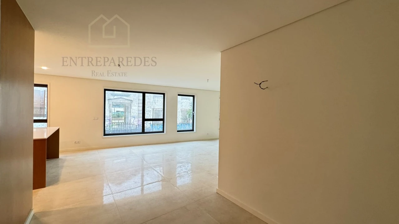 Apartamento T3 para Venda em Cedofeita, Santo Ildefonso, Sé, Miragaia, São Nicolau e Vitória Foto 3