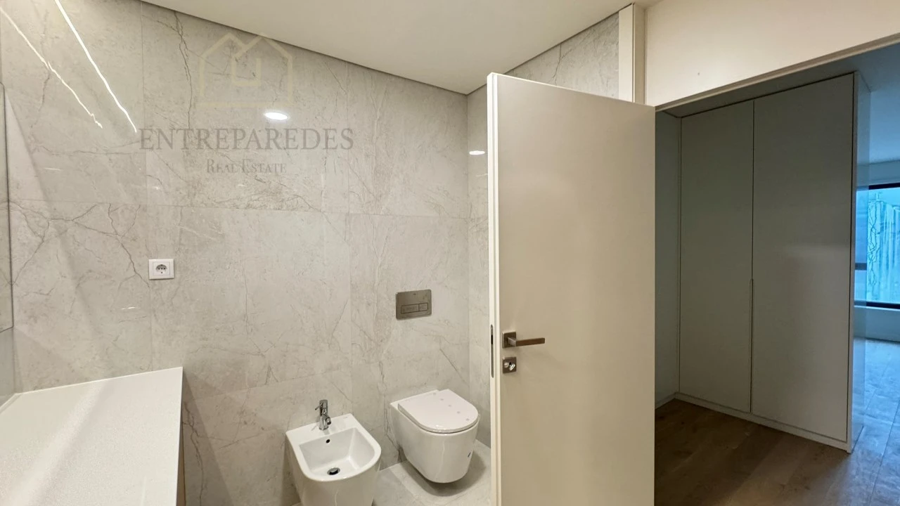 Apartamento T3 para Venda em Cedofeita, Santo Ildefonso, Sé, Miragaia, São Nicolau e Vitória Foto 33